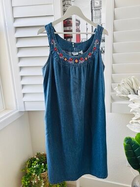 Denim Embroidered Sleeveless Dress - Blue. Size 1X.